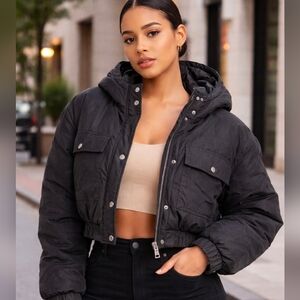 Vigoss Cropped Puffer Hooded Jacket Black Size Large NWT!